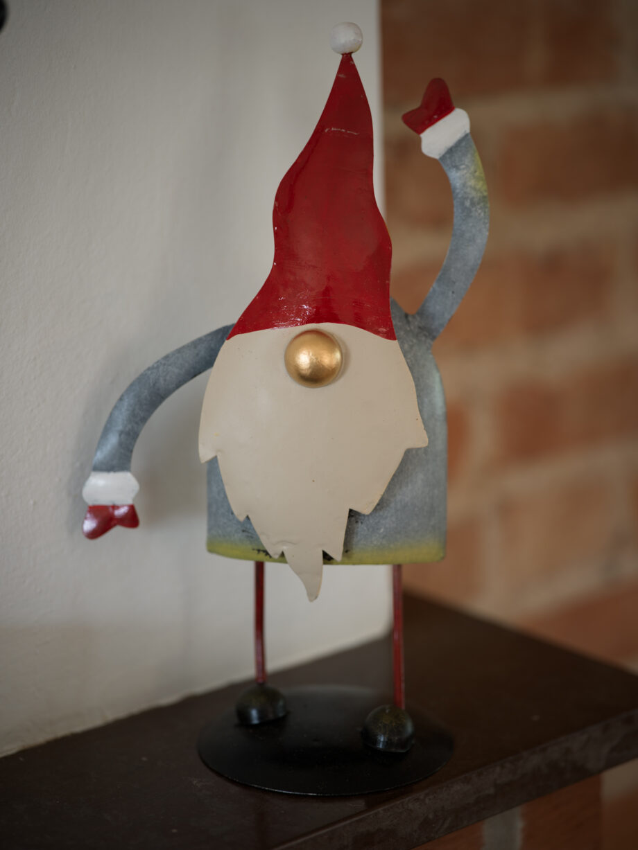 Tomte i hamrad plåt