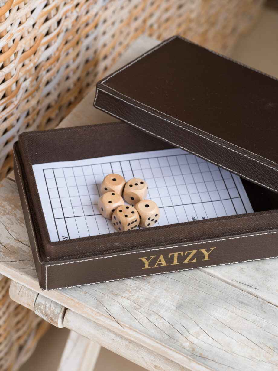 Låda i konstläder brun "Yatzy"