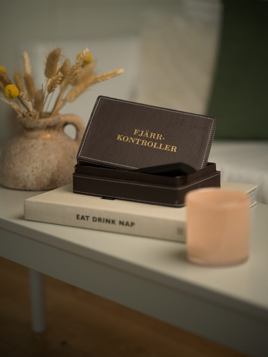Låda i konstläder "Fjärrkontroller"